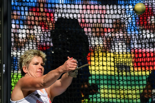 Anita Wlodarczyk breaks hammer record at #Rio2016 Olympic Games
