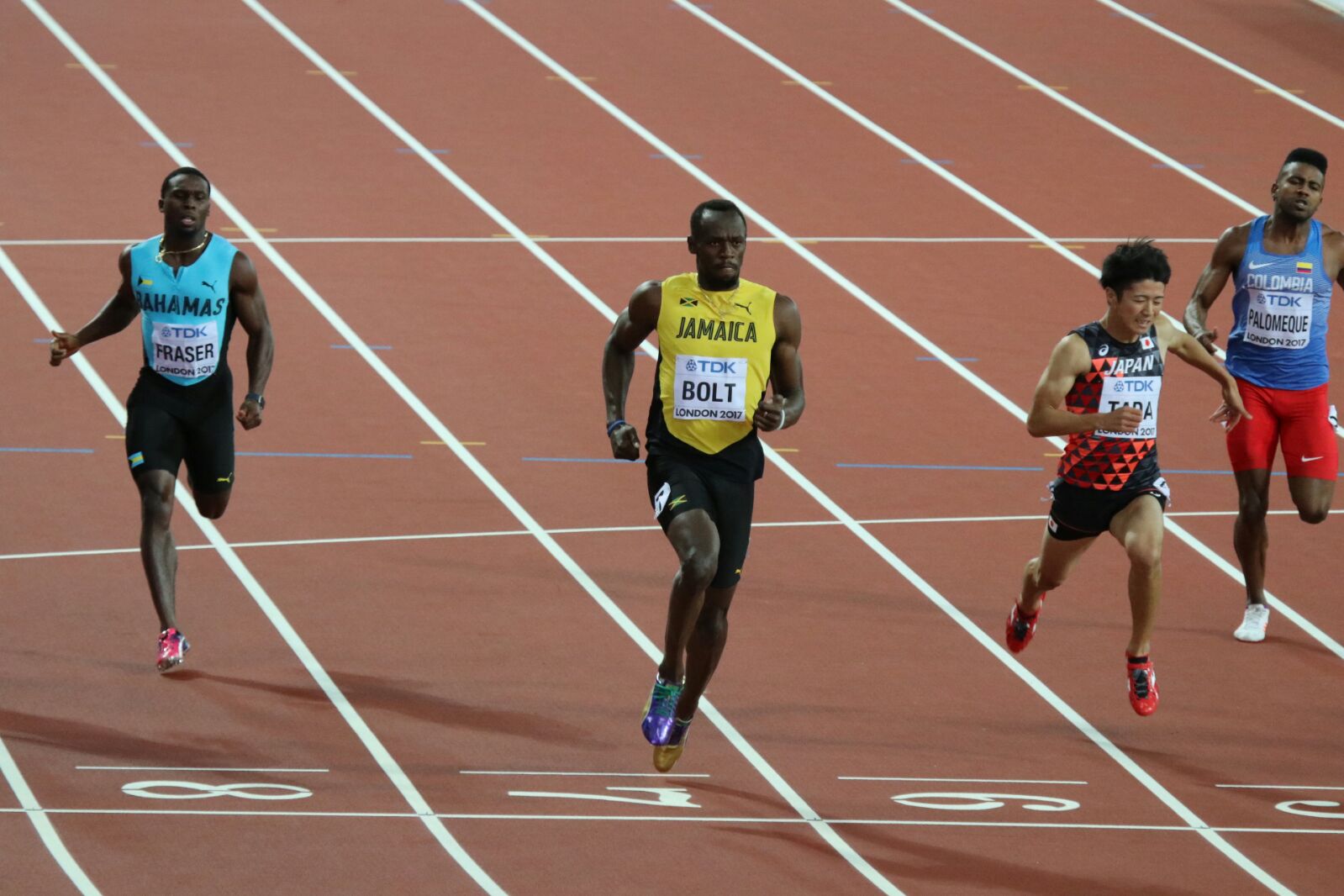 Bolt, in his last show, advances #London2017