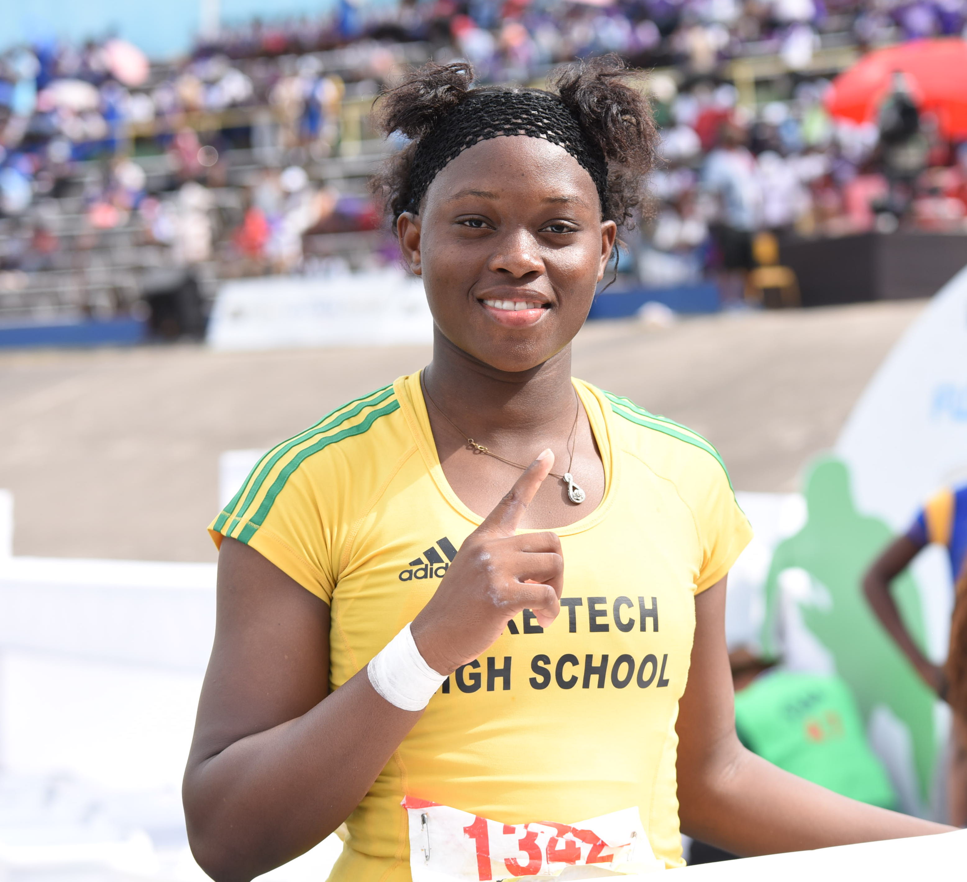 Forbes breaks Class 2 discus record #Champs2018