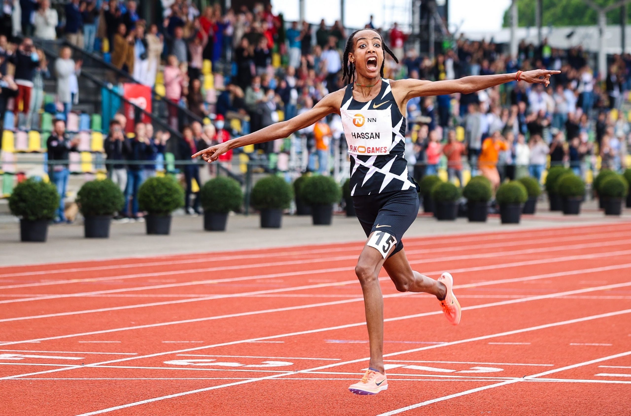 Hassan smashes world 10,000m record with 29:06.82 in Hengelo