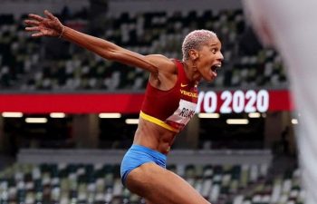 Rojas breaks world triple jump record with 15.67m in Tokyo 2020