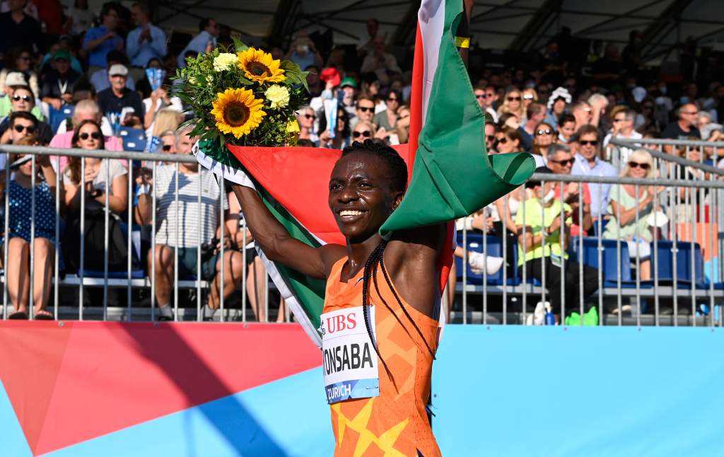Banned from 800m, Niyonsaba sets new WR - Trackalerts