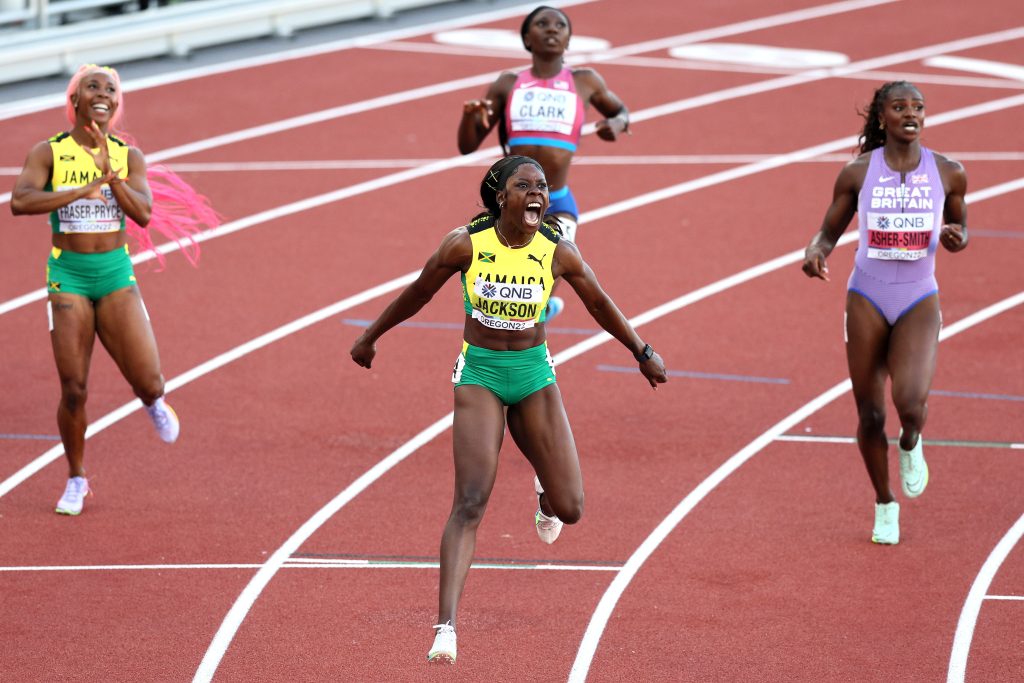 Shericka Jackson wins the 200m world title Oregon22
