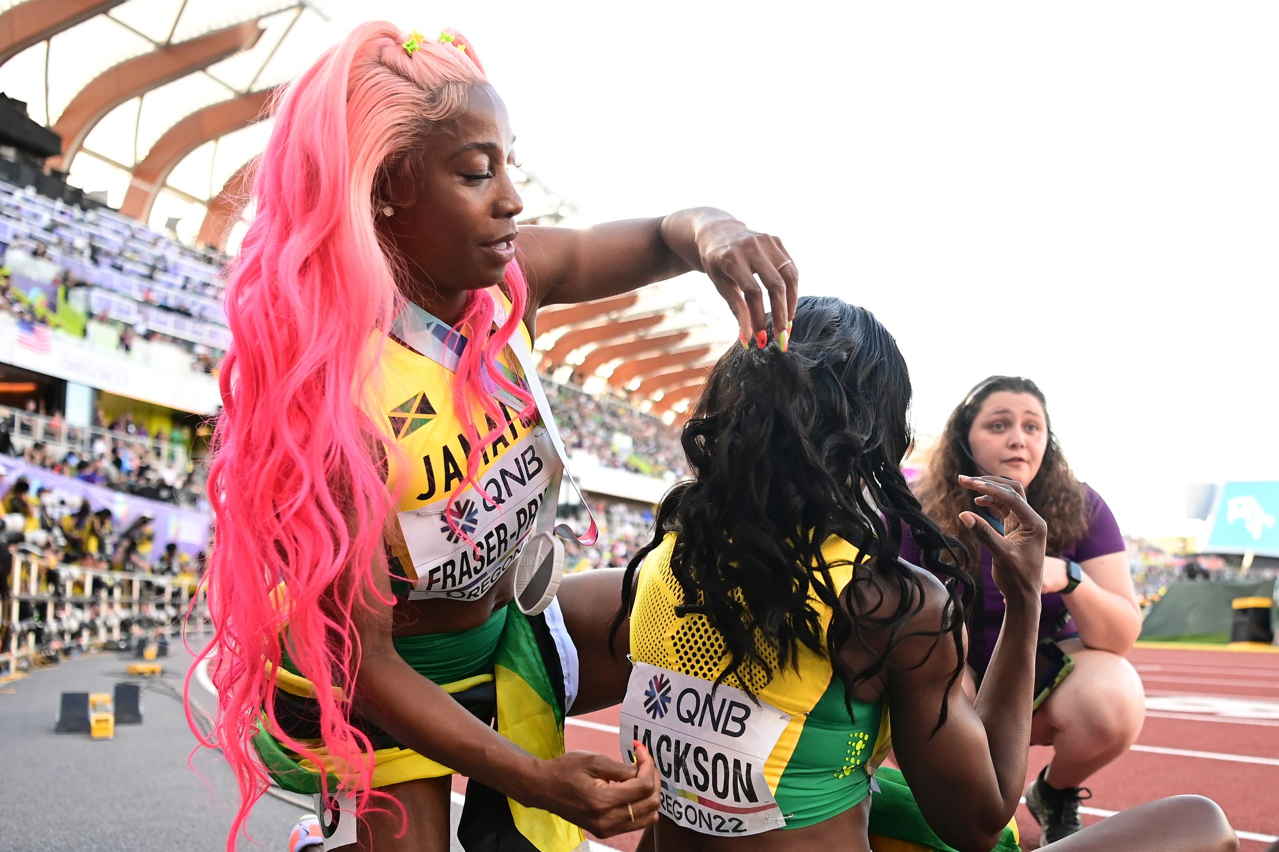 Shericka Jackson gets her hair fix by Shelly-Ann Fraser-Pryce at Oregon22