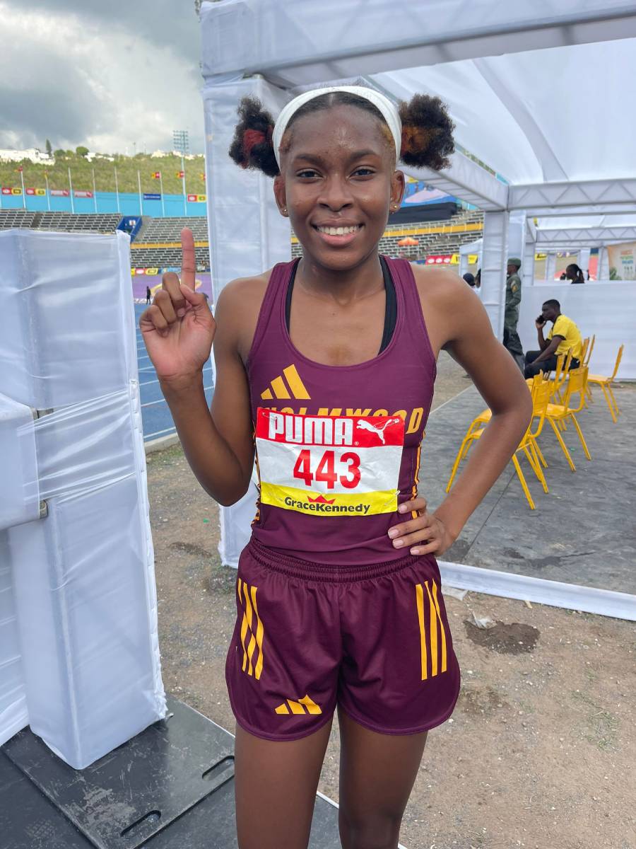 Record run by Jodyann Mitchell Smashed Class One Girls 1500m Record Boys and Girls at Champs23