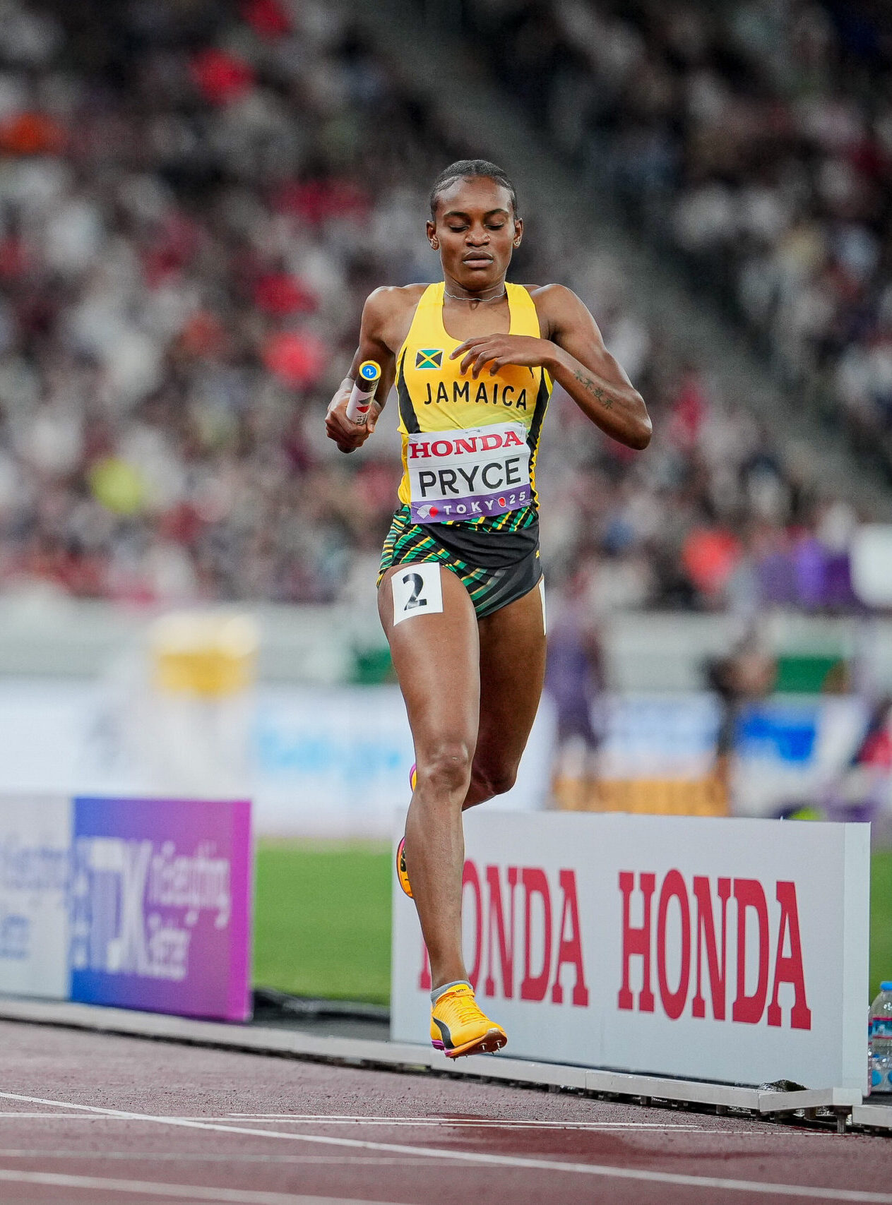 Jamaica coast into women’s 4x400m final